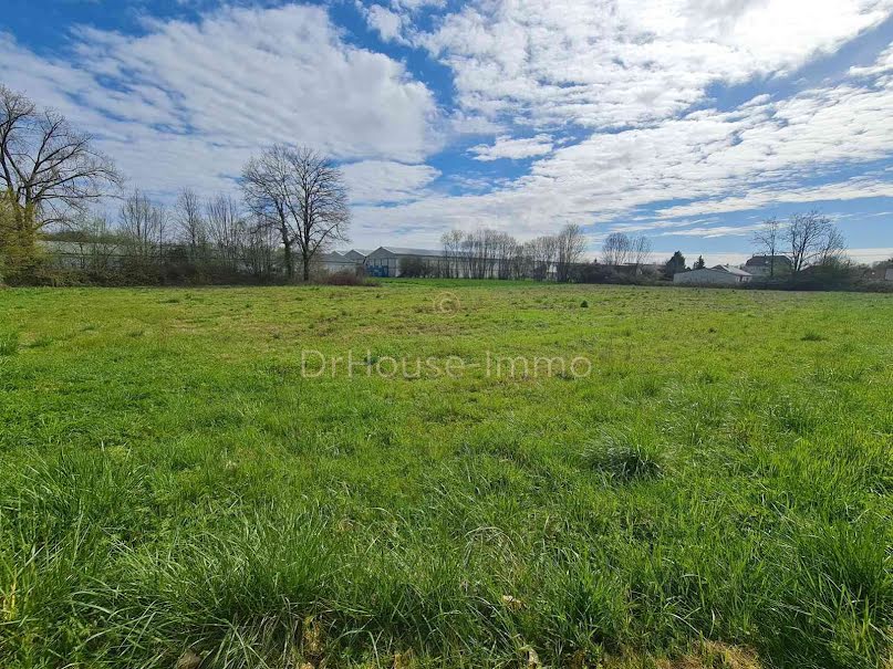 Vente terrain  5487 m² à Objat (19130), 97 000 €