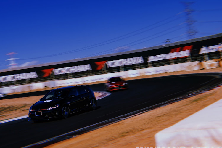 ゴルフGTIのGTI 7.5・GTI・黄砂と花粉は敵・桜シーズン開幕・春の風物詩と愛車に関するカスタム事例の投稿画像1枚目