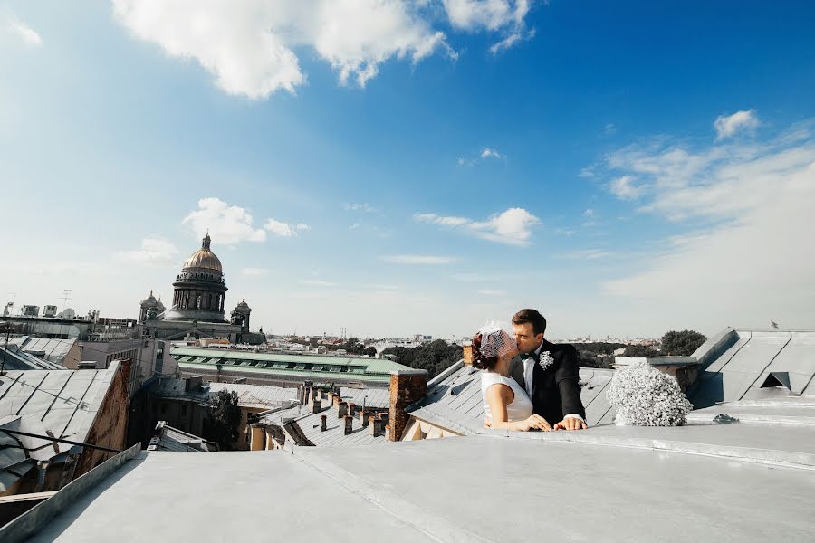 Fotógrafo de casamento Dmitriy Mikhaylovich (serfenday). Foto de 15 de outubro 2016