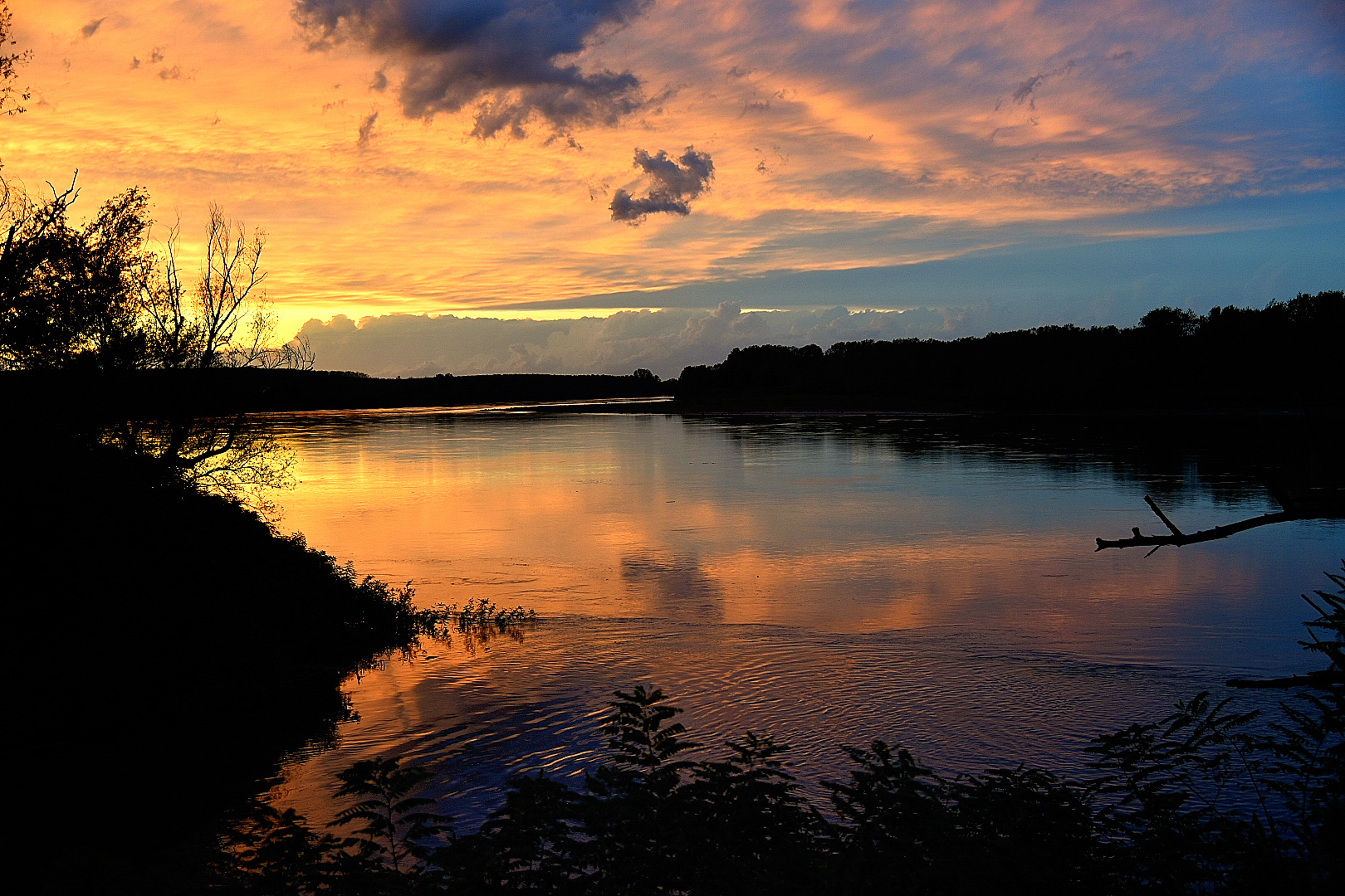 tramonto sul Po di Isidoro. 