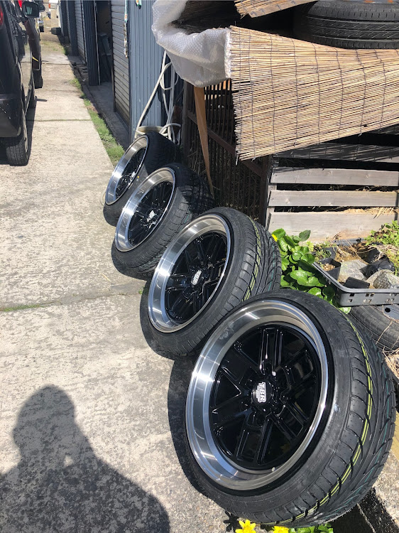 ハイエースのTBR TB01・ハイエーススーパーロング・ホイール交換に関するカスタム事例の投稿画像2枚目