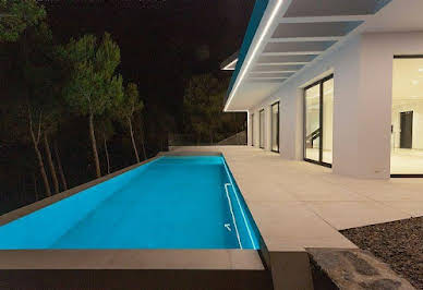 Villa with pool and terrace 4