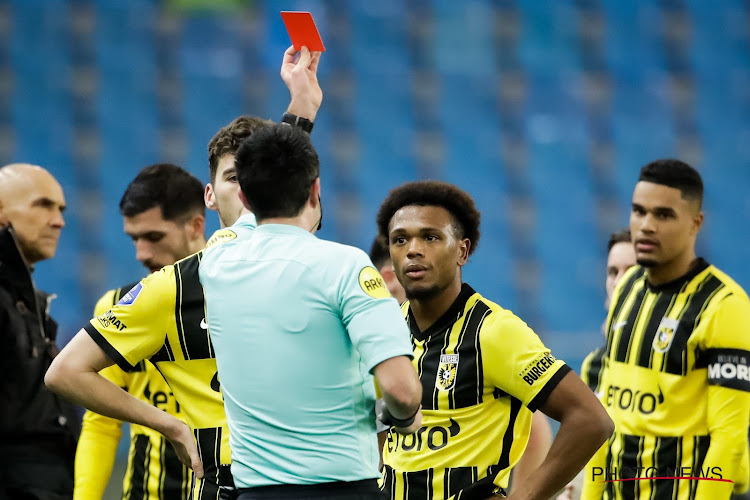 🎥 Openda expulsé, Vitesse s'incline à domicile 