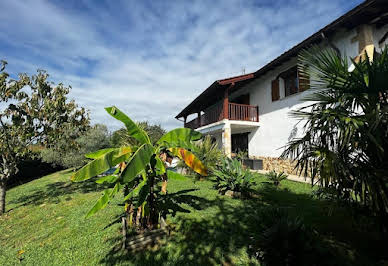 Maison avec piscine et terrasse 8