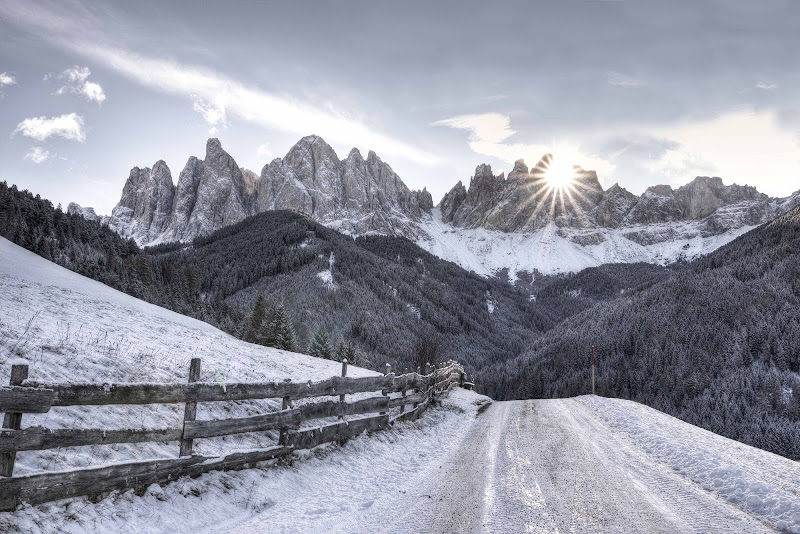 All'alba per strade innevate di Roberto Simonazzi