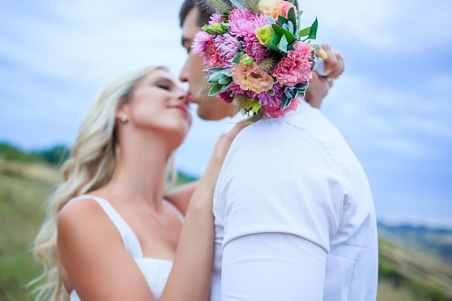 Fotógrafo de casamento Darina Limarenko (andriyanova). Foto de 21 de outubro 2016