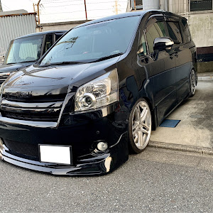 ノア ZRR70W