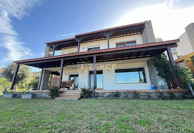 House with pool and terrace 8