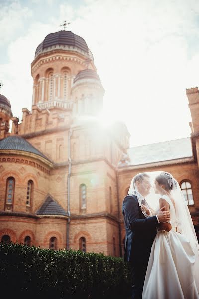 Fotógrafo de casamento Vadim Romanyuk (romanyuk). Foto de 23 de março 2017