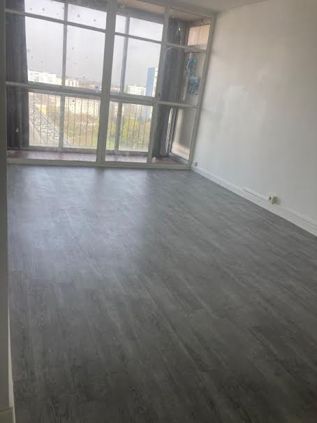 Location  appartement 4 pièces 76 m² à Massy (91300), 1 430 €