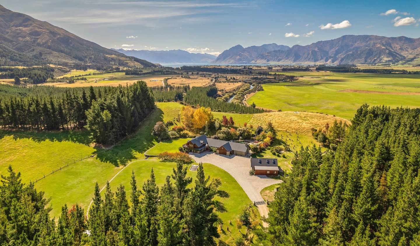 Farm house with garden Wanaka