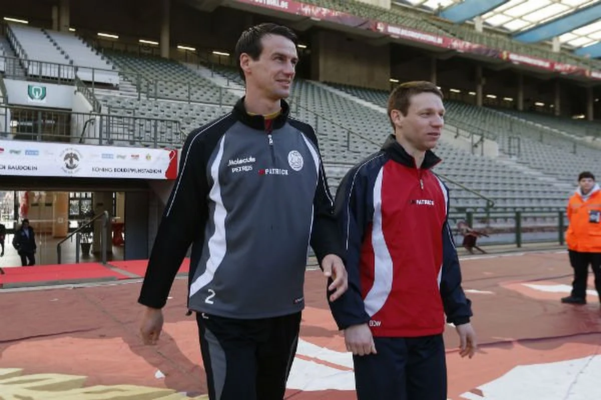 De fauw trekt trainingsplunje bij blauw-zwart eerste keer aan