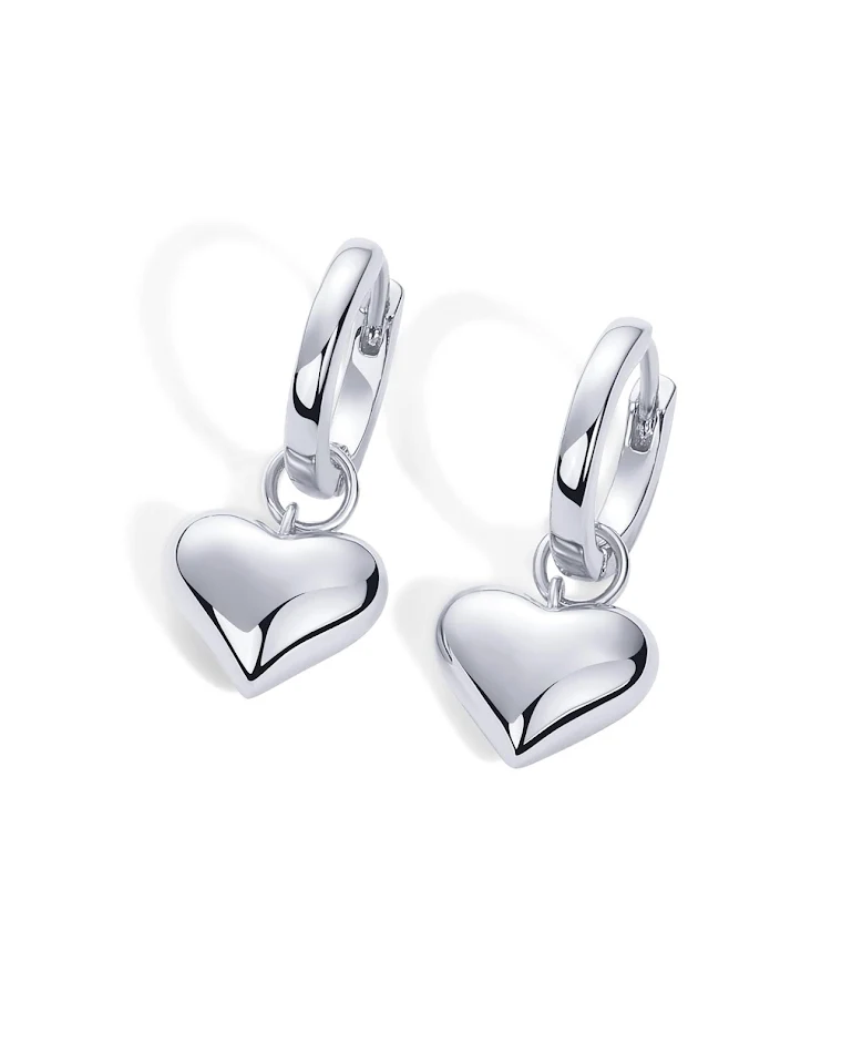 Boucles d'oreilles femme mignonnes et douces avec pendentif en forme de cœur. Parfaites pour un look romantique et féminin au quotidien.