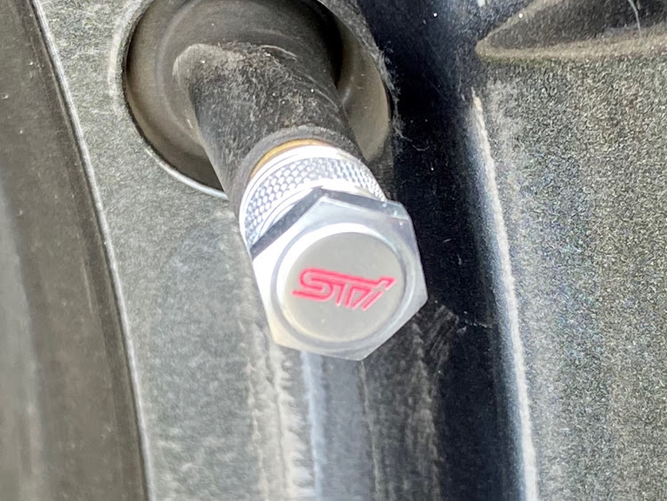 インプレッサ G4のSTI・自己満足の世界・誰も気づかないカスタムに関するカスタム事例の投稿画像3枚目