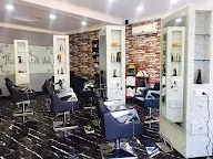 The Scissors Hub-Unisex Salon photo 1