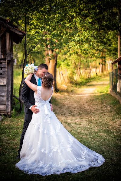 Fotógrafo de casamento Nermin Deljkić (deljki). Foto de 3 de março 2016