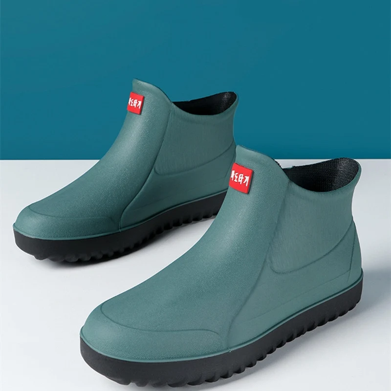 Botas de chuva masculinas antiderrapantes, resistentes ao desgaste e com mangas quentes. Mantenha-se seco, confortável e protegido do frio.