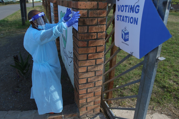 Experts have criticised the ANC for using the national vaccination drive to campaign for the upcoming local government elections.