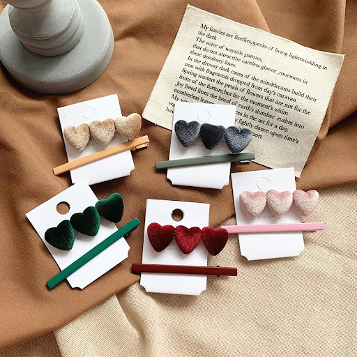 Title 7, Fashion Girl Retro Velvet Love Hair Clip Set. C...