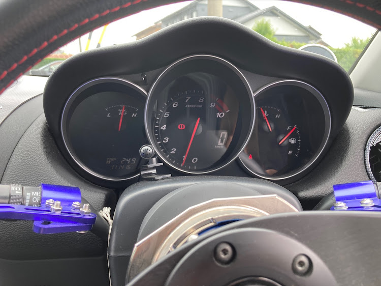 RX-8のRX-8・メーターフード・カーボン・DIYに関するカスタム事例の投稿画像2枚目
