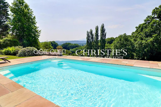 House with pool and terrace 4