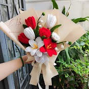 [Ảnh Thật - Có Sẵn] Quà Tặng Bó Hoa Tulip Và Hoa Hồng Bằng Len Handmade Size Vừa