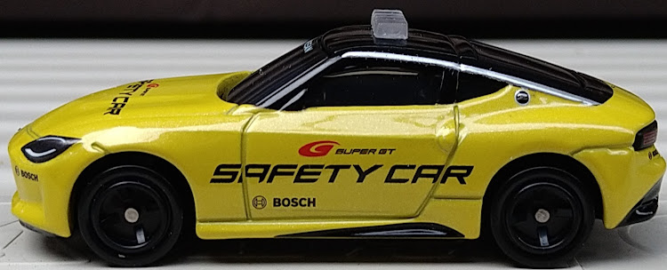 寅次郎さんが投稿した日産オンラインショップ・新型フェアレディZ・セーフティーカー・納車しました✨・夕焼けが綺麗に関するカスタム事例の投稿画像9枚目