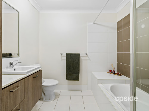 Photo of property at 7/6 Mactier Drive, Boronia Heights 4124