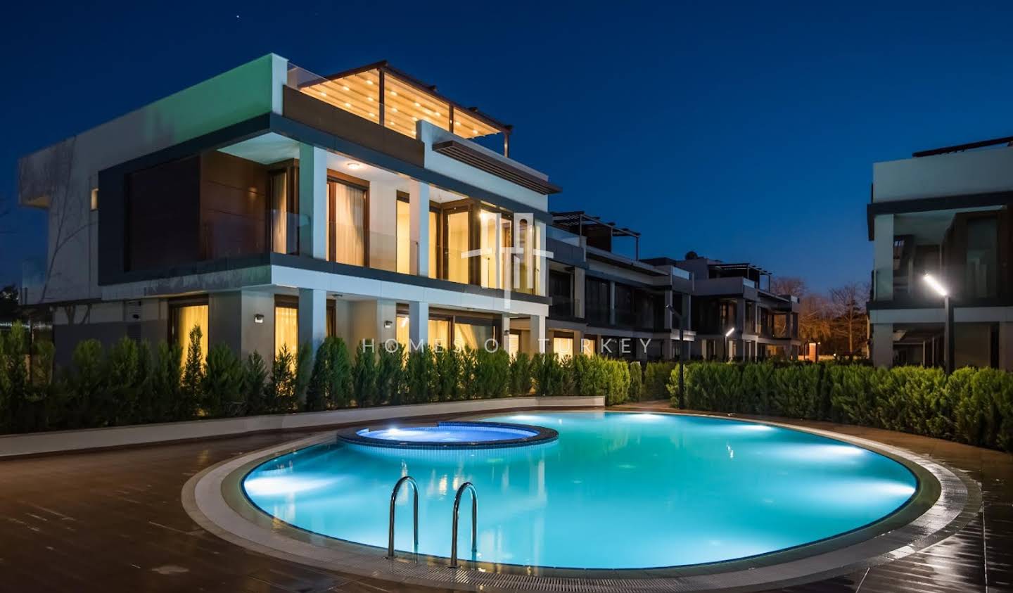 Villa with pool İstanbul