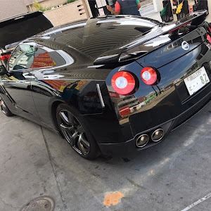 NISSAN GT-R