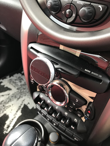 Mini クロスオーバー のスマホホルダー Cd使わんくなったなぁ 結構いいお値段 愛車紹介に関するカスタム メンテナンスの投稿画像 車のカスタム情報はcartune