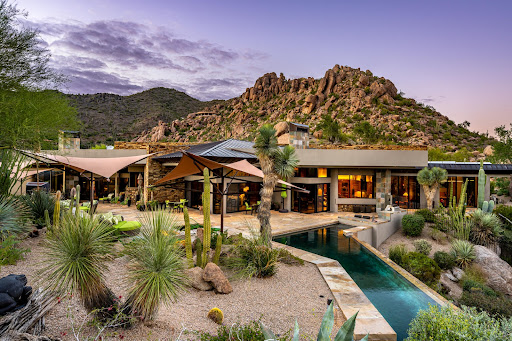 Buy this luxury property in Carefree (United States) - Modern villa with pool and desert