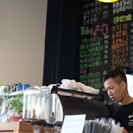 OLULU Cafe & 傑恩咖啡工廠