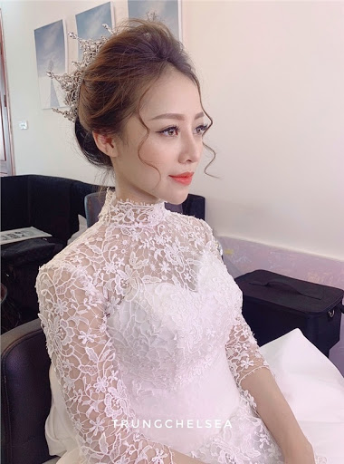 Cô dâu Linh Hương trong clip đang khiến dân mạng xôn xao.<div class=ij></div>