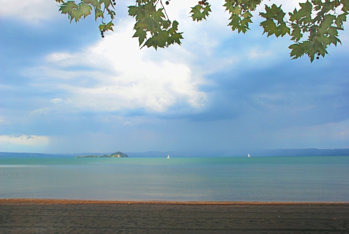 La quiete del lago di si