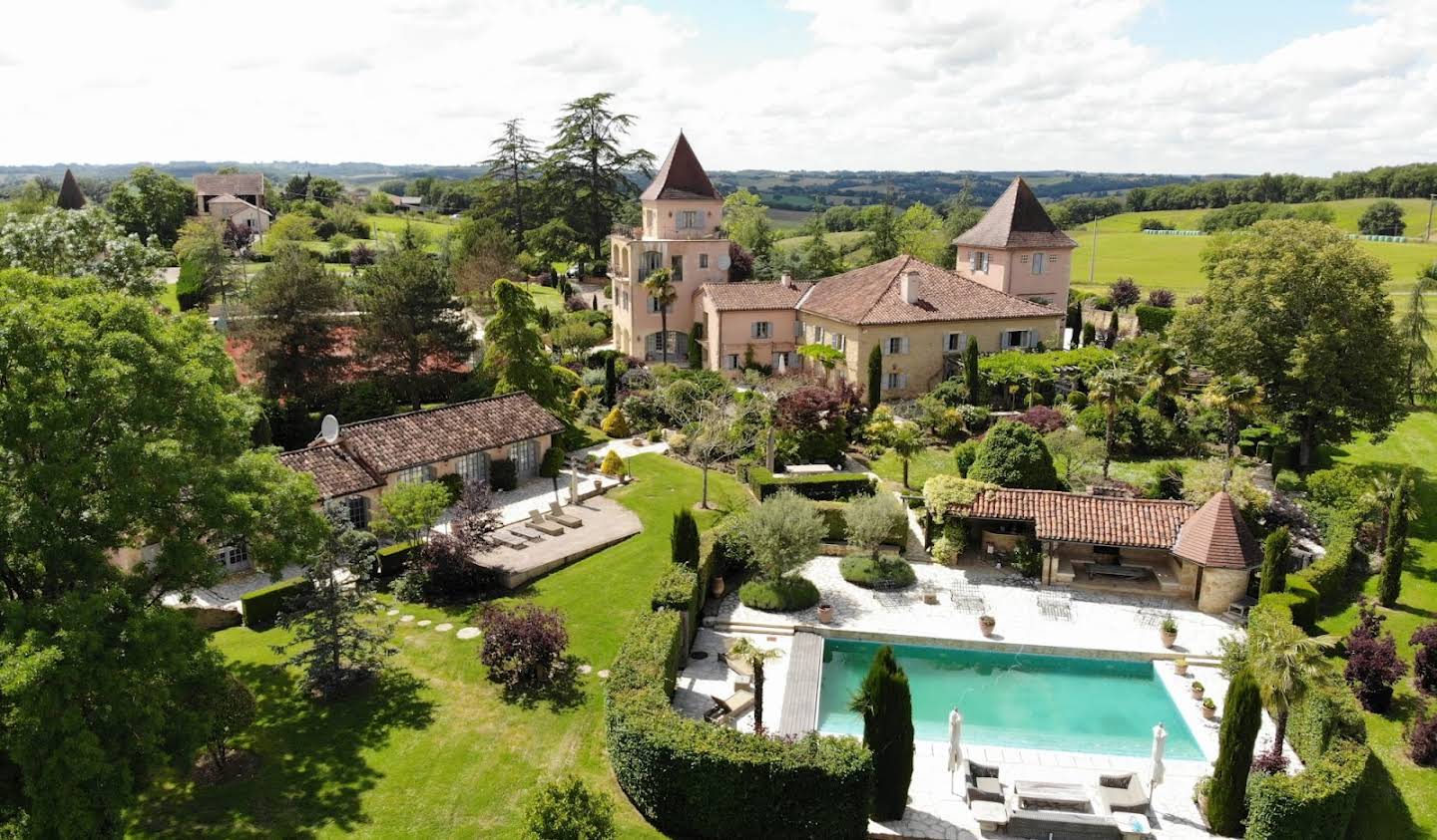 House with pool and garden Vic-Fezensac