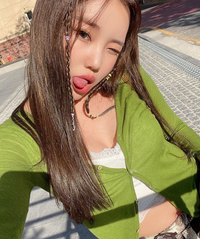 Momoland's JooE Stirs up the Internet With Her Mature Visuals in New ...