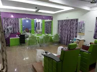 Royale Iram Saloon & Spa photo 3