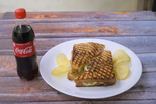 Corn & Spinach Sandwich With Soft Drink (250 Ml)