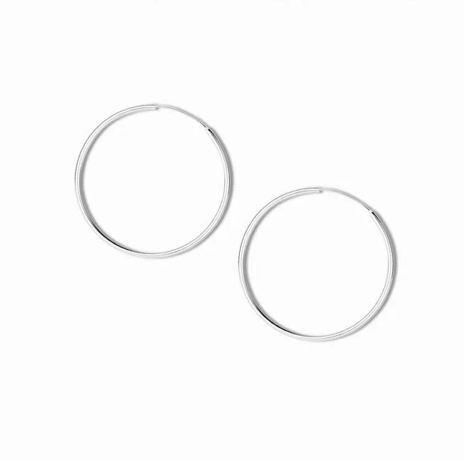 Boucles d'oreilles grandes cercles en argent sterling S925 pour femmes, design élégant et intemporel, parfaites pour un look quotidien.