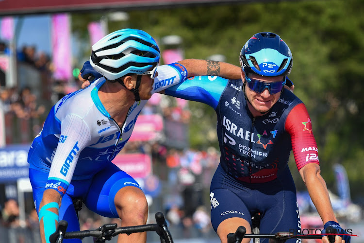 Vluchters kunnen het peloton net niet verrassen in de Giro: "Nog nooit gedaan in mijn carrière"