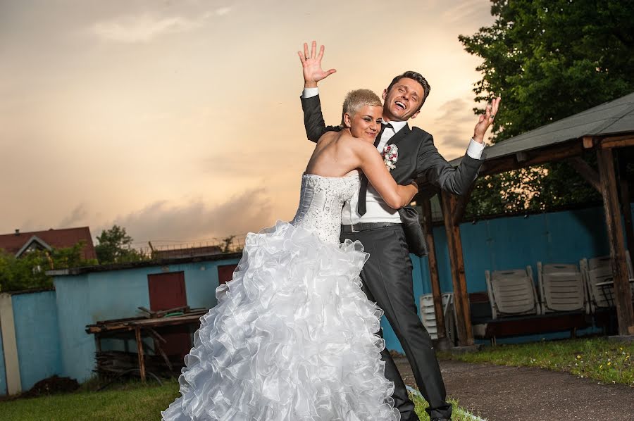 Fotógrafo de casamento Nermin Deljkić (deljki). Foto de 28 de abril 2015