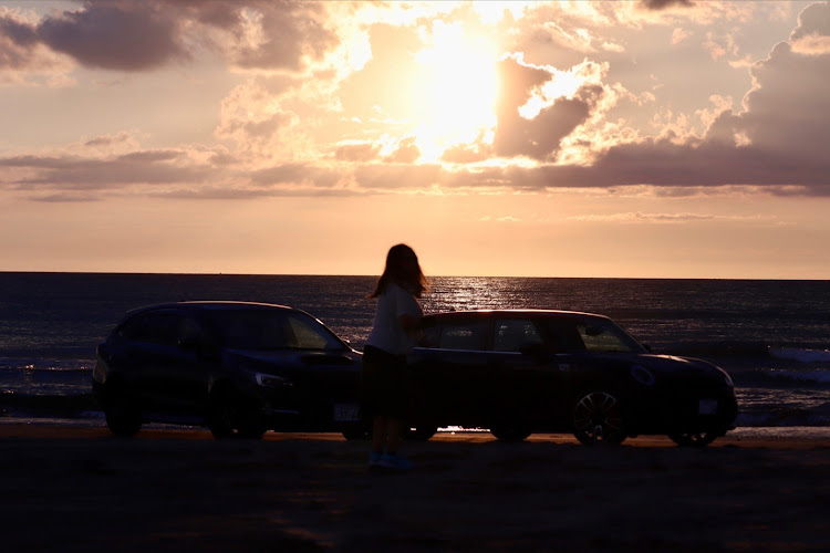レヴォーグの千里浜なぎさドライブウェイ・ダーリン撮ってもらっちゃった♡・海と愛車・日本海オフ・スバ女盗撮されとった😱に関するカスタム事例の投稿画像3枚目