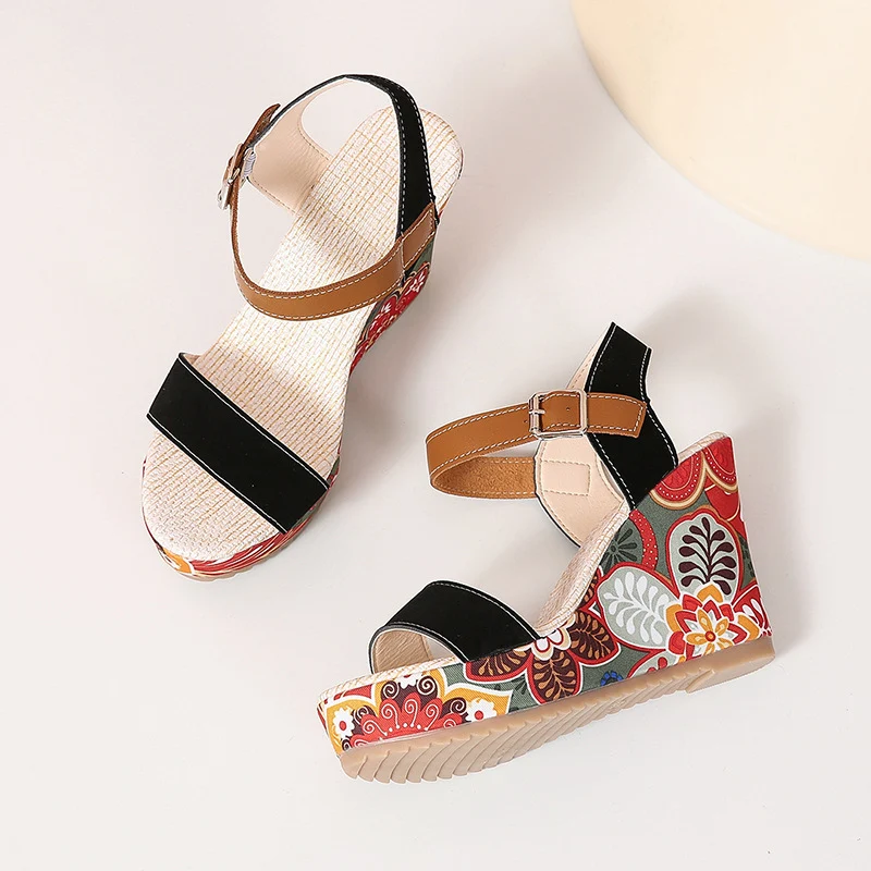 Title 10, Damen Sommer Keilsandalen mit Blumenstickerei, ...