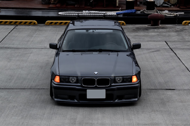 3シリーズ クーペのエアサス・e36・usdm・オーバーフェンダー・正面写真に関するカスタム事例の投稿画像1枚目
