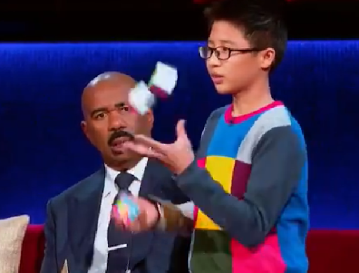 MC Steve Harvey tỏ rõ sự kinh ngạc khi chứng kiến màn biểu diễn có 1-0-2 của Jianyu