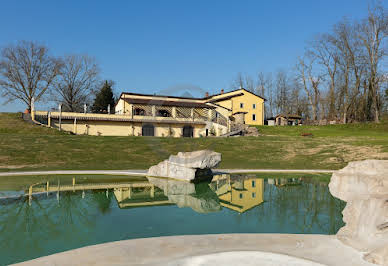 Villa with pool and garden 3