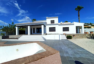 Villa with pool and terrace 13