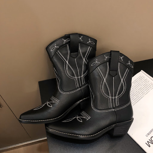 Title 17, Retro Thick Heel Mid-tube Knight Boots with Poi...