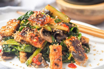 Tempeh Stir Fry with Spicy Tahini Sauce {GF, Vegan}